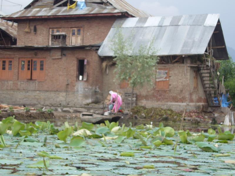 Huts on dodgy land in the middle of the lake.